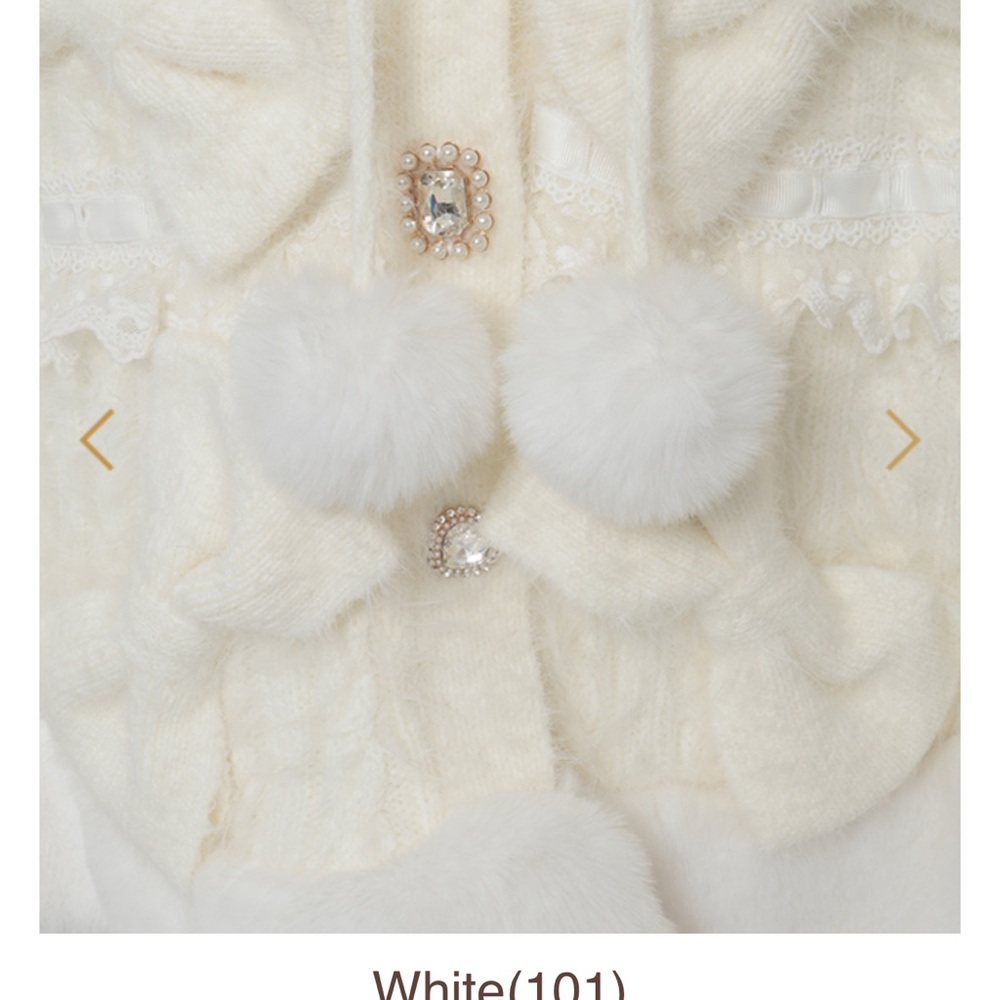 Elegant White Cape Coat - Picture 4 of 7